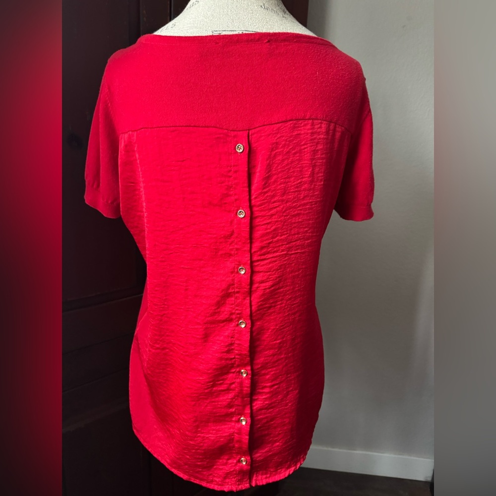 Medium Outback Red Collection Elegant Red Button-Back Women's Top
